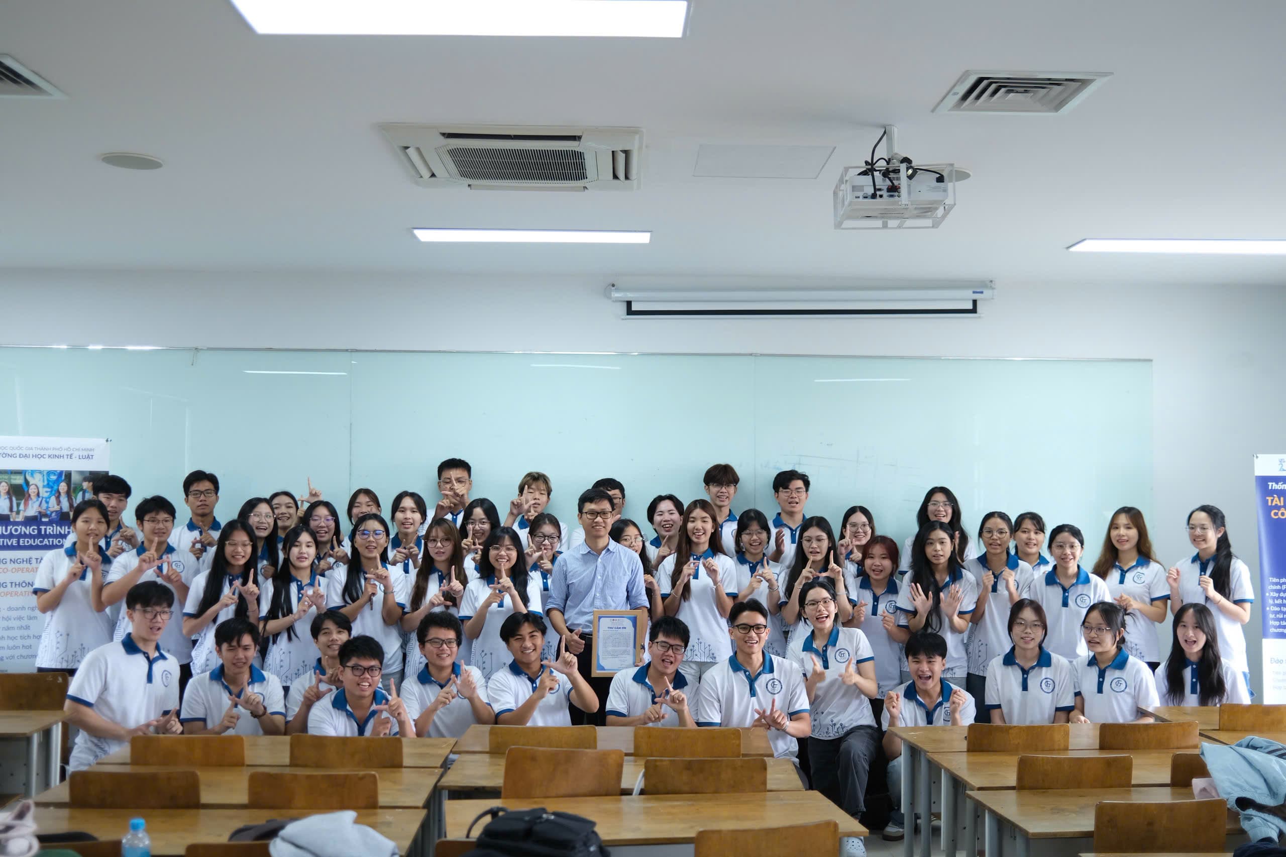 Chuỗi đào tạo về Vnstock, Python và Web Scraping tại Đại học Kinh tế - Luật (UEL)